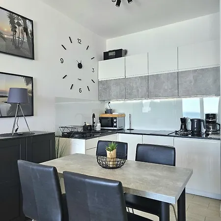 Luxury Apartment *